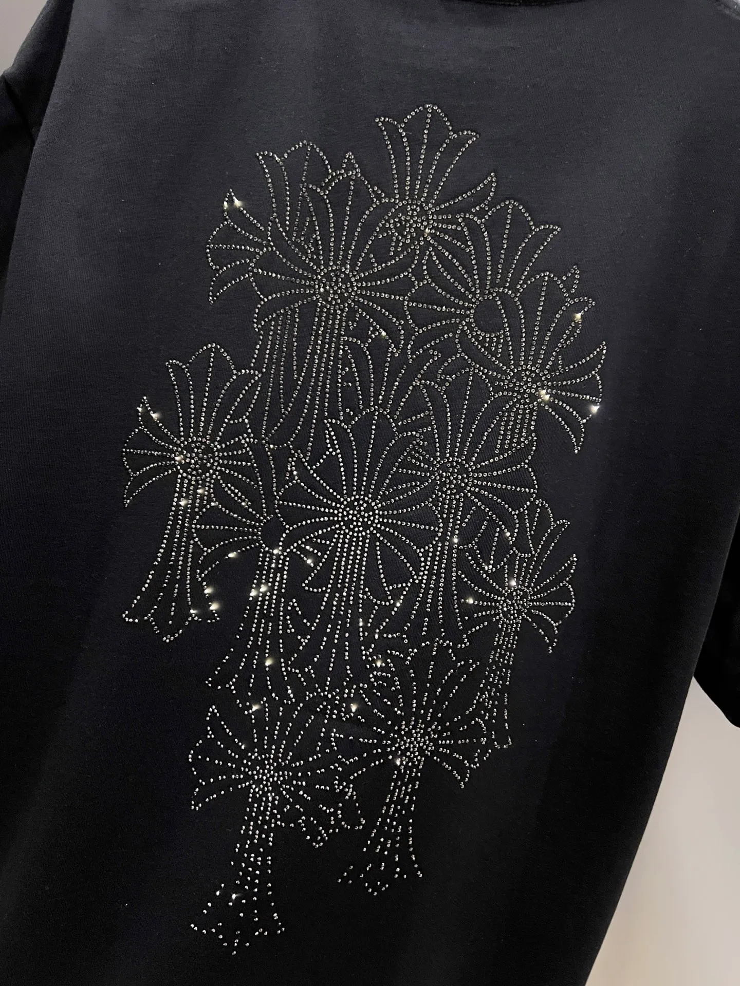 🅿️190 CH Crowe 2025 Autumn and Winter New Short-sleeved T-shirt Cross Middle Eastern Australian Diamonds Raindrop Meteor Shower Design Craftsmanship The real thing is great🔥Same style for men and women Loose version Size S M L XL XXL Five sizes Black White